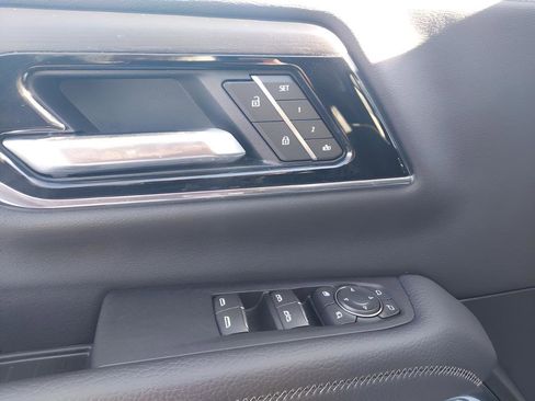 Used 2025 GMC Yukon Denali image 13
