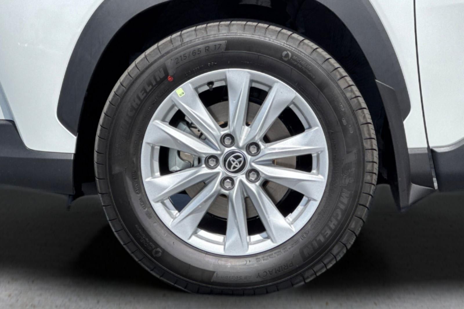 New 2026 Toyota Corolla Cross LE FWD image 32