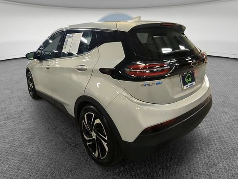 Used 2022 Chevrolet Bolt LT w/ Infotainment Package FWD image 7
