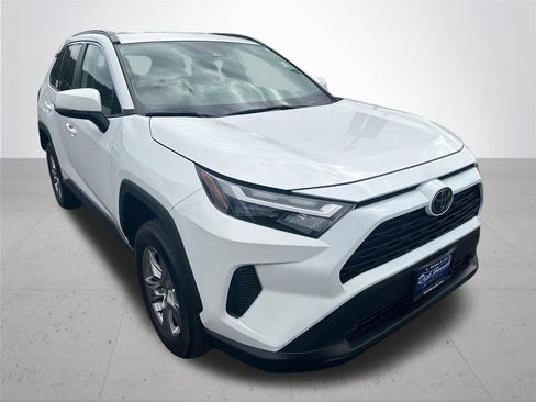 Used 2025 Toyota RAV4 XLE AWD/4WD image 5