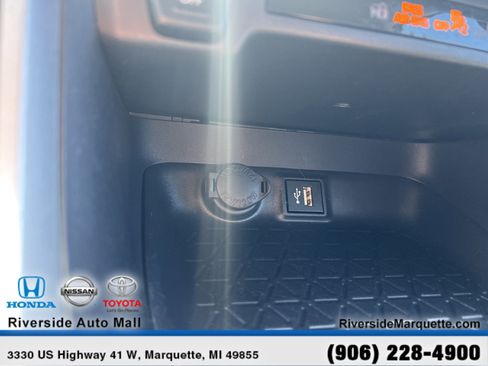 Used 2025 Toyota RAV4 XLE AWD/4WD image 18