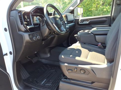 Used 2025 Chevrolet Silverado 2500 LT w/ Convenience Package AWD/4WD image 13