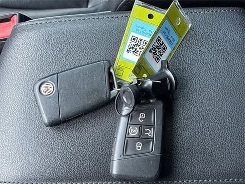 Used 2019 Volkswagen Tiguan SEL Premium image 39