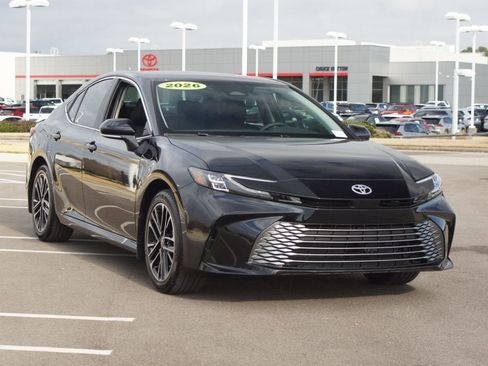 Used 2026 Toyota Camry Hybrid image 2