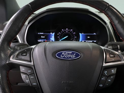 Used 2022 Ford Edge ST-Line w/ Cold Weather Package AWD/4WD image 11