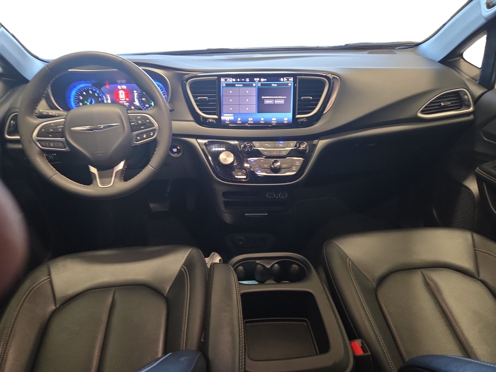 Used 2025 Chrysler Pacifica Select FWD image 10