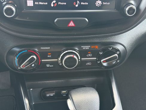 Used 2025 Kia Soul LX w/ LX Technology Package FWD image 19