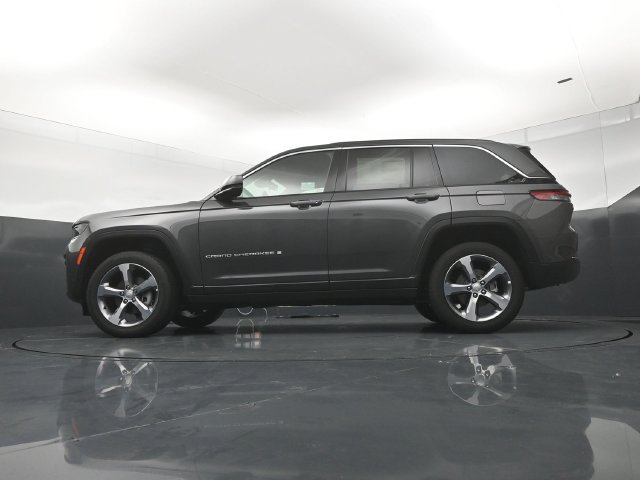 New 2026 Jeep Grand Cherokee Limited w/ Luxury Tech Group II AWD/4WD image 21