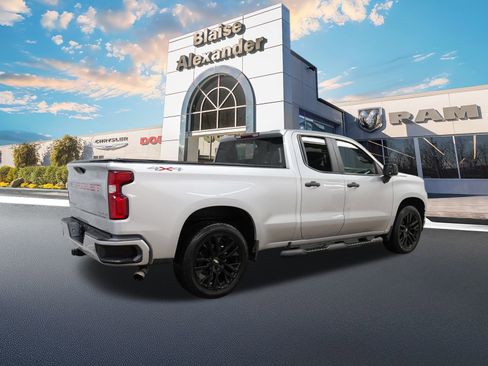 Used 2019 Chevrolet Silverado 1500 Custom w/ Custom Value Package image 3