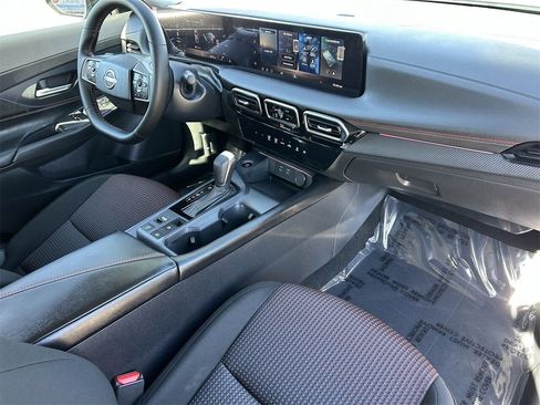 New 2026 Nissan Sentra SR FWD image 11