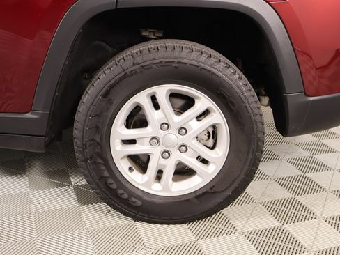 Used 2024 Jeep Grand Cherokee Laredo w/ Luxury Tech Group I AWD/4WD image 18