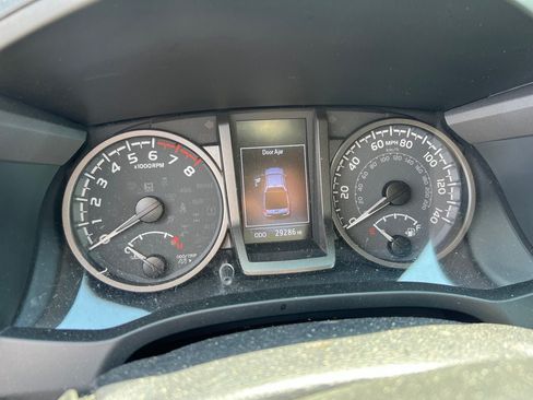 Used 2022 Toyota Tacoma TRD Sport w/ TRD Premium Sport Package AWD/4WD image 9