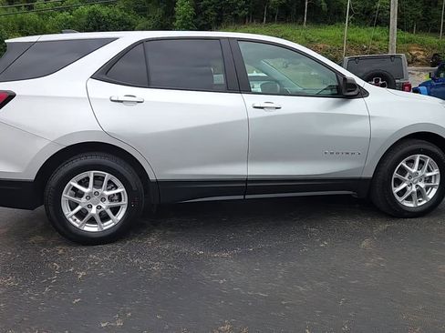 Used 2022 Chevrolet Equinox LS w/ LS Convenience Package image 9