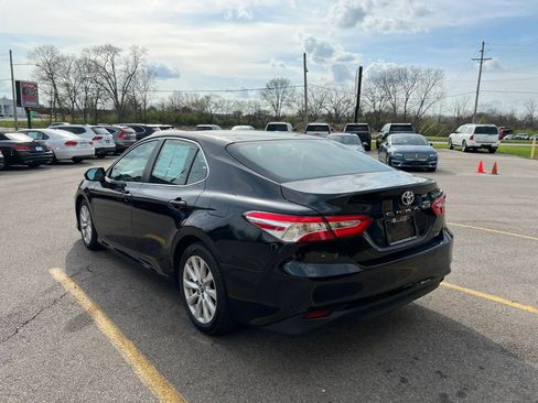 Used 2018 Toyota Camry LE image 7