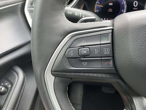 Certified 2025 Jeep Grand Cherokee Altitude AWD/4WD image 26