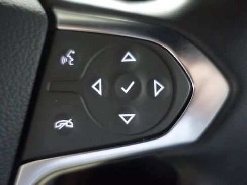 Used 2023 Chevrolet Traverse LT FWD image 14