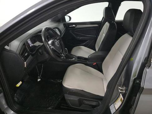 Used 2019 Volkswagen Jetta R-Line w/ R-Line Cold Weather Package FWD image 6