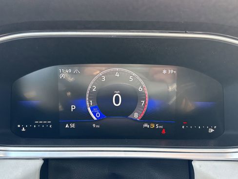 Used 2025 Volkswagen Taos SE image 18