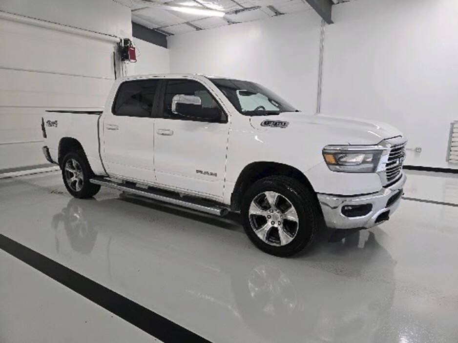 Used 2024 RAM 1500 Laramie AWD/4WD image 3