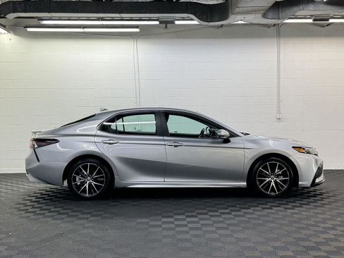 Used 2023 Toyota Camry SE image 4