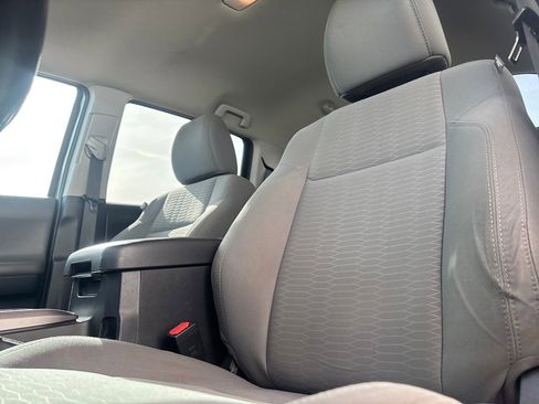 Used 2017 Toyota Tacoma SR5 image 9