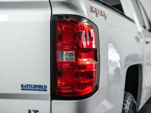 Used 2018 Chevrolet Silverado 1500 LT w/ LT Eassist Package image 6