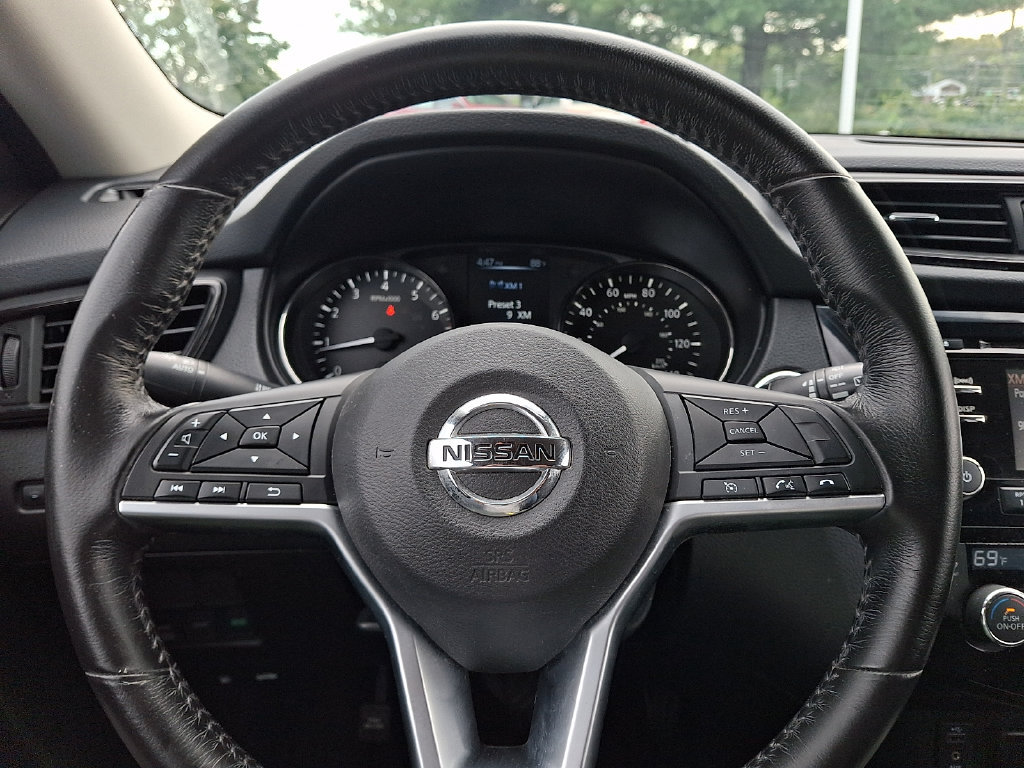Used 2017 Nissan Rogue SV AWD/4WD image 19
