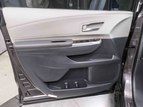 Used 2024 Toyota Sienna XLE w/ XLE Plus Package image 23