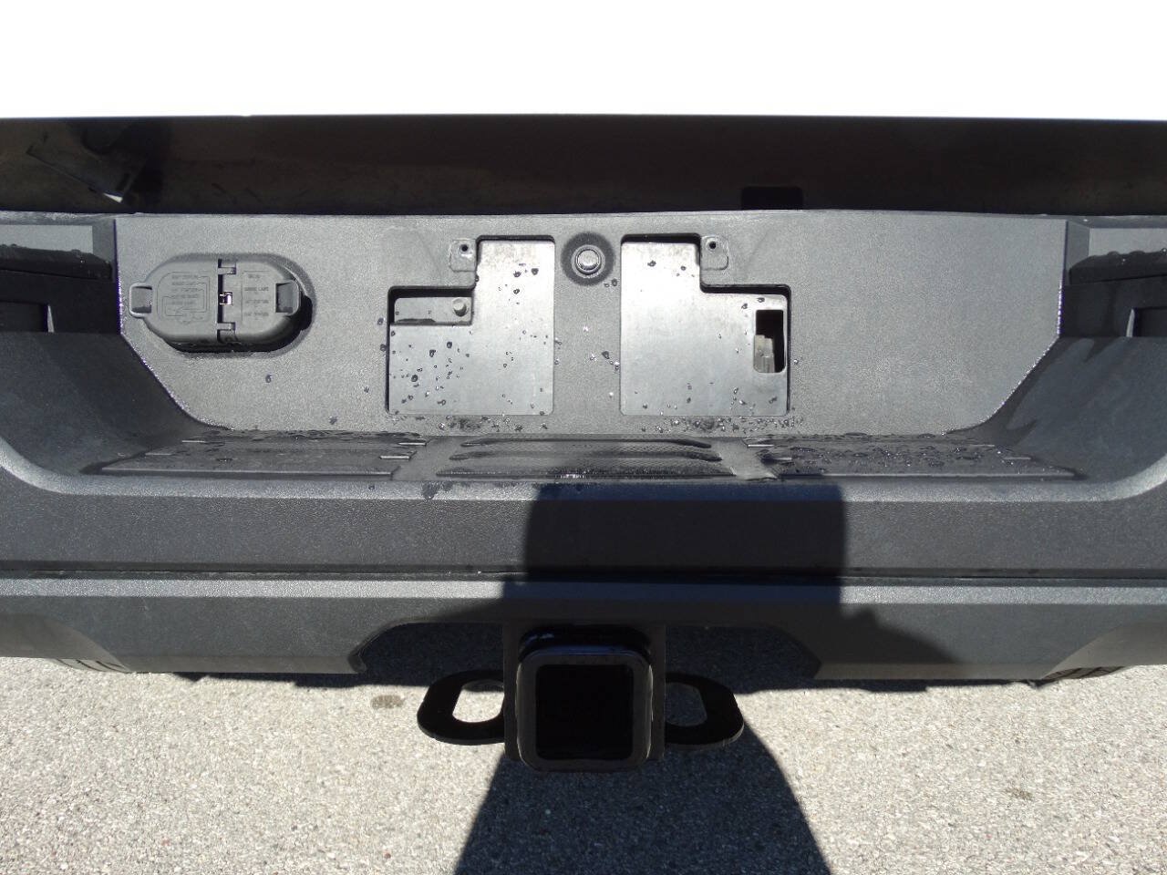 Used 2022 Toyota Tundra 4x4 CrewMax SR image 9
