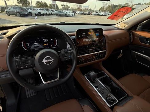Certified 2025 Nissan Pathfinder Platinum AWD/4WD image 22