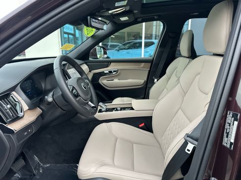 Used 2025 Volvo XC90 T8 Plus AWD/4WD image 11