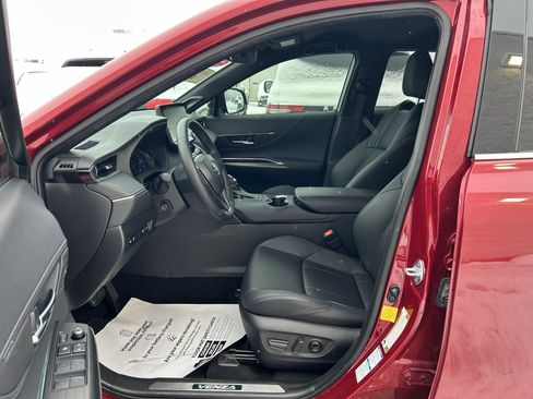 Used 2021 Toyota Venza XLE w/ Softex Package image 12