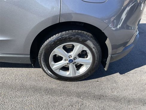 Used 2021 Ford Edge SE image 10