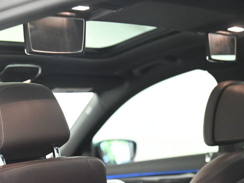 Used 2022 BMW 750i xDrive w/ M Sport Package AWD/4WD image 5