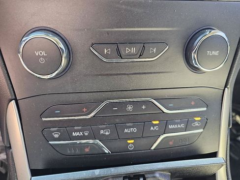 Used 2019 Ford Edge SEL w/ Equipment Group 201A FWD image 16