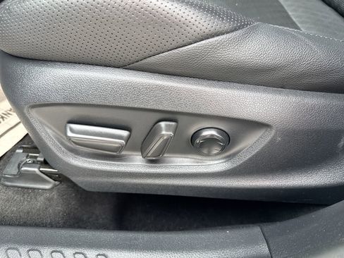 Used 2022 Toyota C-HR Limited FWD image 14
