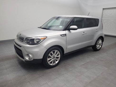 Used 2019 Kia Soul + image 2