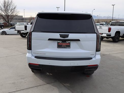 Used 2026 Cadillac Escalade ESV Sport w/ Touring Package image 5