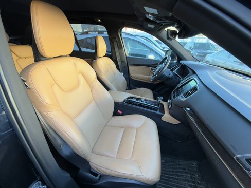 Used 2019 Volvo XC90 T6 Momentum w/ Advanced Package image 23