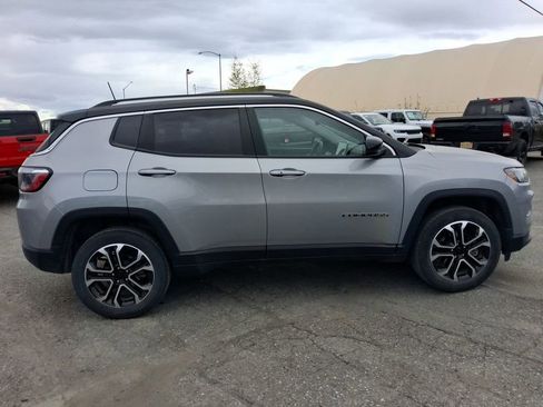 Certified 2022 Jeep Compass Limited AWD/4WD image 9