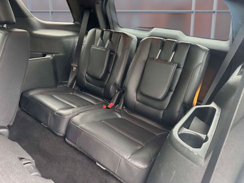 Used 2019 Ford Explorer XLT w/ Equipment Group 202A AWD/4WD image 14