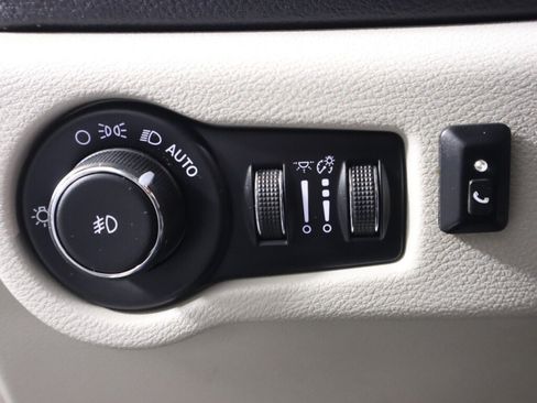 Used 2017 Chrysler Pacifica Platinum FWD image 10