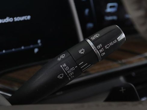 Used 2021 Cadillac Escalade Premium Luxury Platinum image 14