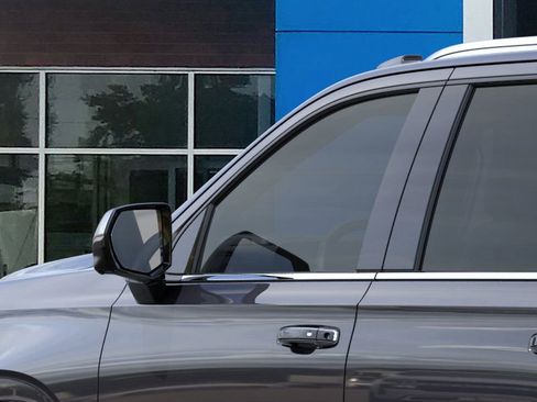 New 2025 Chevrolet Suburban Premier image 36