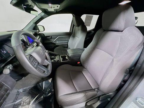 Certified 2025 Toyota Tacoma SR5 AWD/4WD image 18