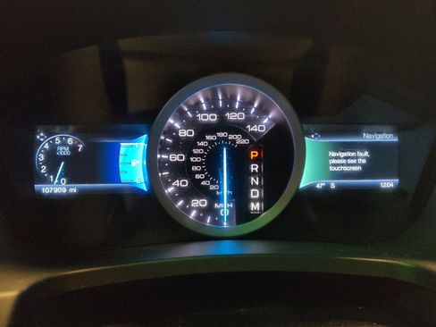 Used 2015 Ford Explorer XLT w/ Equipment Group 202B image 23