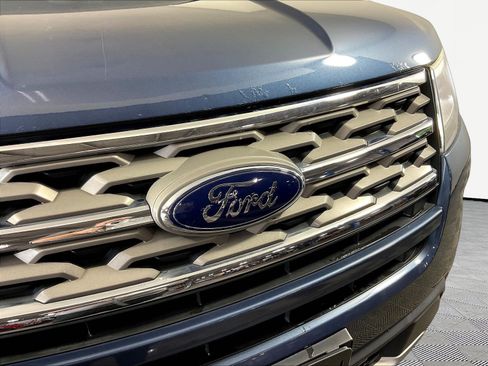 Used 2018 Ford Explorer XLT FWD image 32