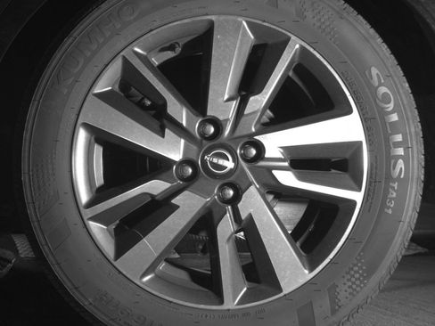 Used 2025 Nissan Versa SV FWD image 17