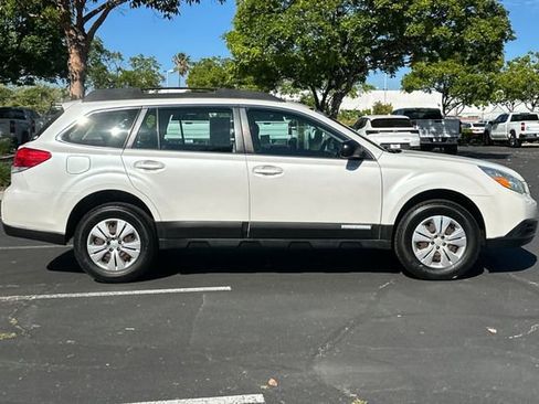Used 2011 Subaru Outback 2.5i AWD/4WD image 3