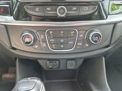 Used 2020 Chevrolet Traverse LT w/ LT Premium Package AWD/4WD image 23